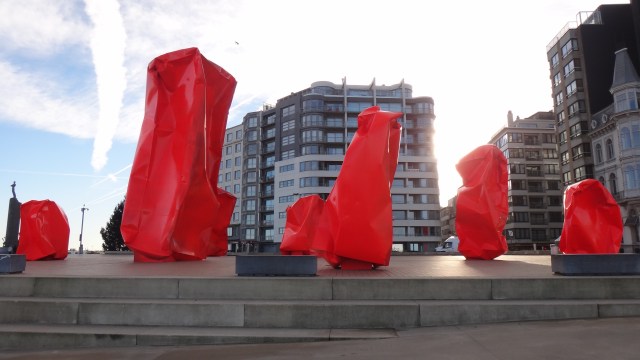  ON VOIT AU LOIN LE MONUMENT AUX MARINS