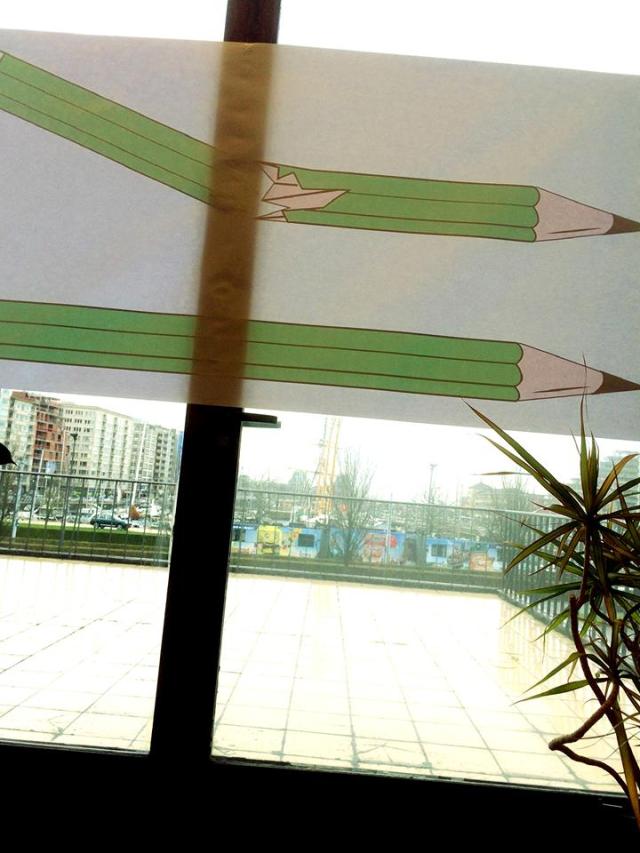 Aux fenêtres de l'Hôtel de Ville/