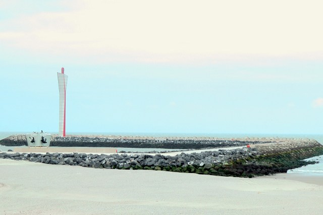 De boeg van het schip de "Vindictive" werd ter herinnering op de oever van het kanaal opgericht.